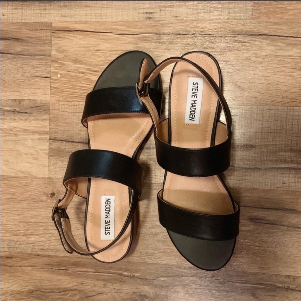 CUTE Steve Madden Black Strappy Sandal